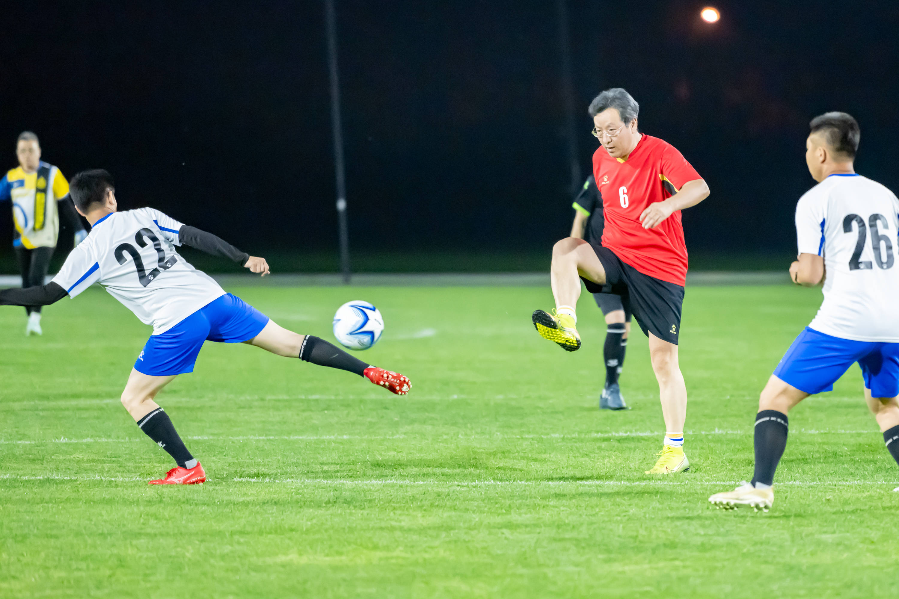 得寸步难行 得寸步难行